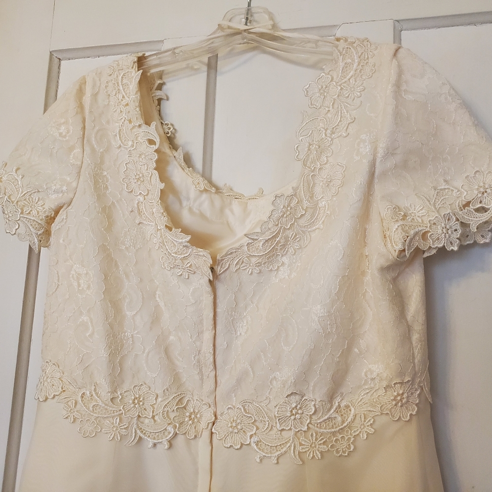 Bridal Originals Cream Gown, size 17/18 - Picture 4 of 10